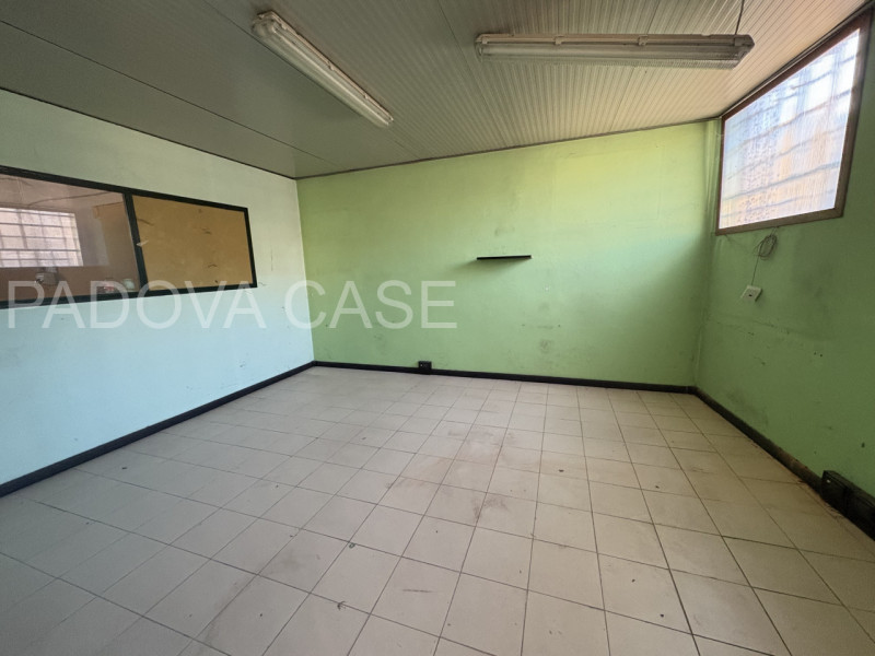 Porta Trento – Ampio complesso artigianale con potenzialità edificatoria

In zona Porta Trento, p...