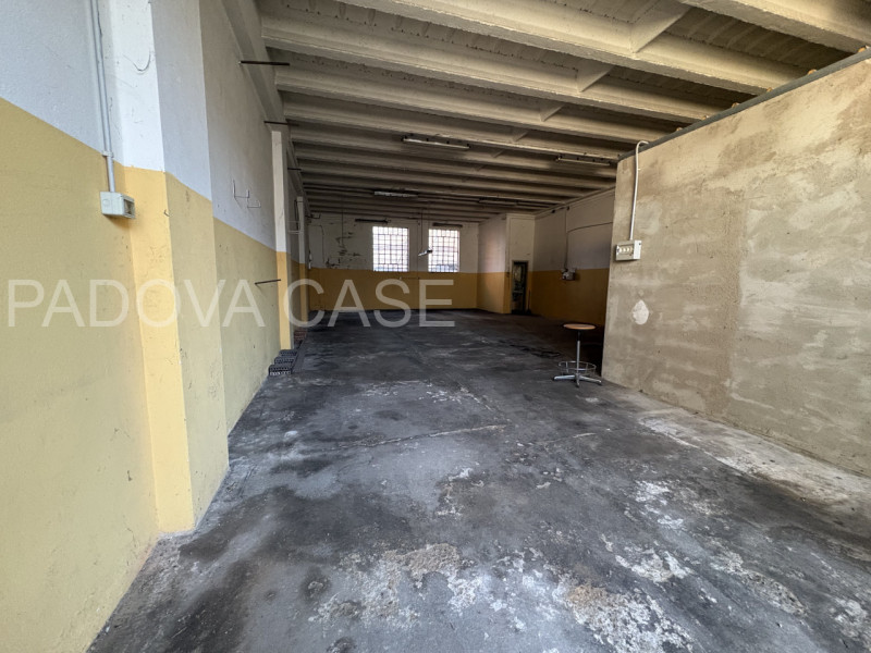 Porta Trento – Ampio complesso artigianale con potenzialità edificatoria

In zona Porta Trento, p...