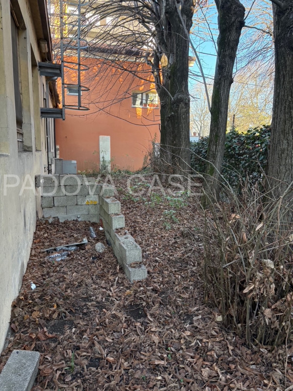 Porta Trento – Ampio complesso artigianale con potenzialità edificatoria

In zona Porta Trento, p...