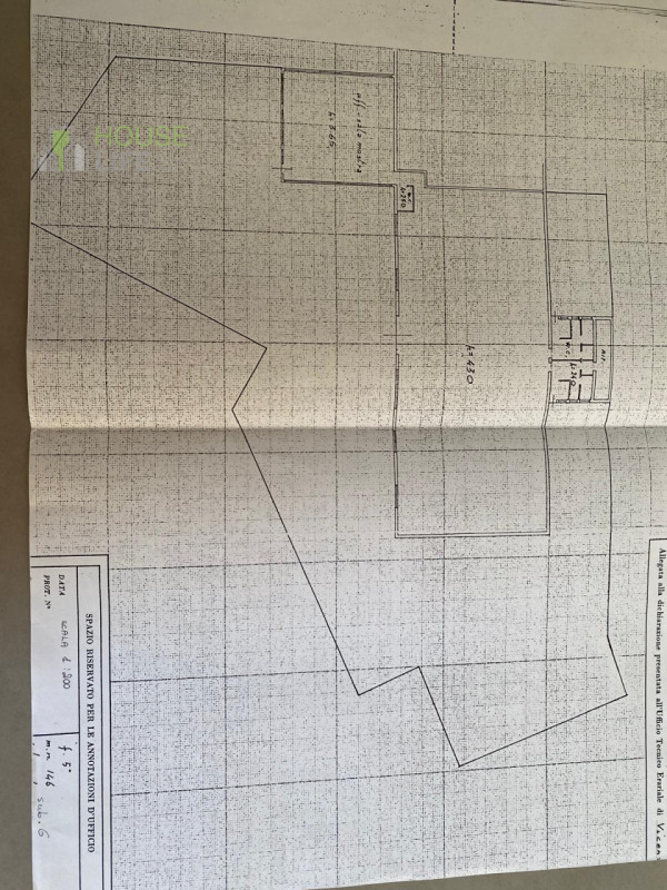 LUGO DI VICENZA: VENDIAMO CAPANNONE ARTIGIANALE / INDUSTRIALE AFFIANCATO da un lato di mq 650 cir...