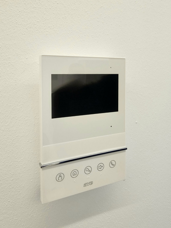 In centro a Este, proponiamo in affitto un moderno appartamento al piano terra, ideale per chi de...