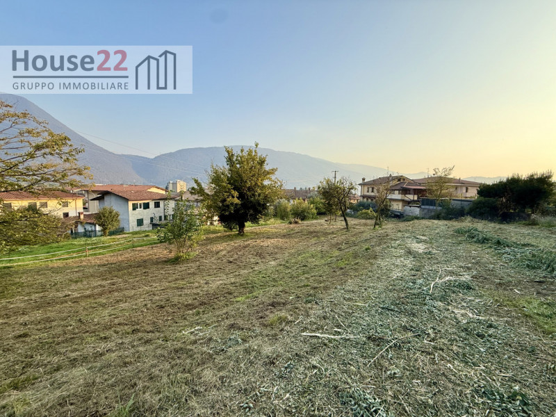 NAVE. BRESCIA. In zona residenziale tranquilla, lontana dai rumori del traffico, proponiamo in ve...