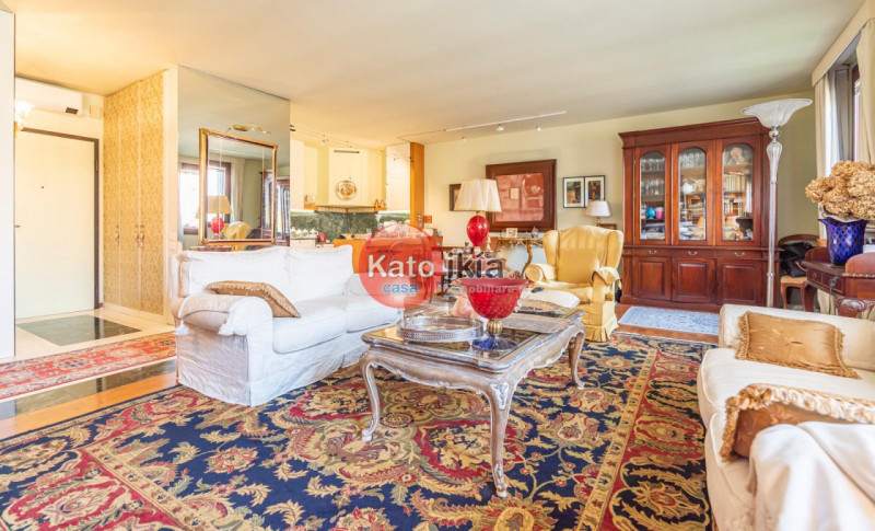 In un contesto signorile e riservato di sole 3 unità, proponiamo un bilocale di circa 90 mq al pr...