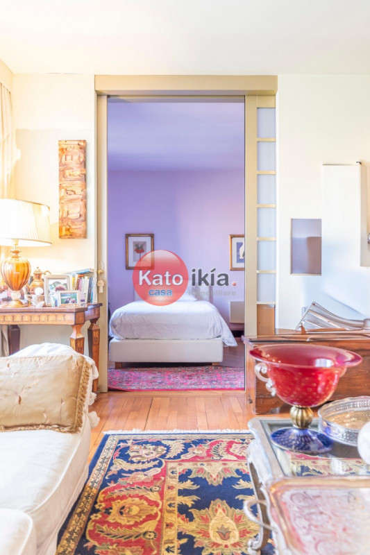 In un contesto signorile e riservato di sole 3 unità, proponiamo un bilocale di circa 90 mq al pr...