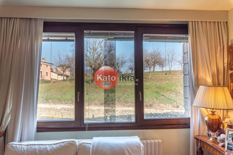 In un contesto signorile e riservato di sole 3 unità, proponiamo un bilocale di circa 90 mq al pr...