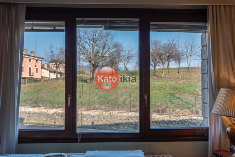 In un contesto signorile e riservato di sole 3 unità, proponiamo un bilocale di circa 90 mq al pr...