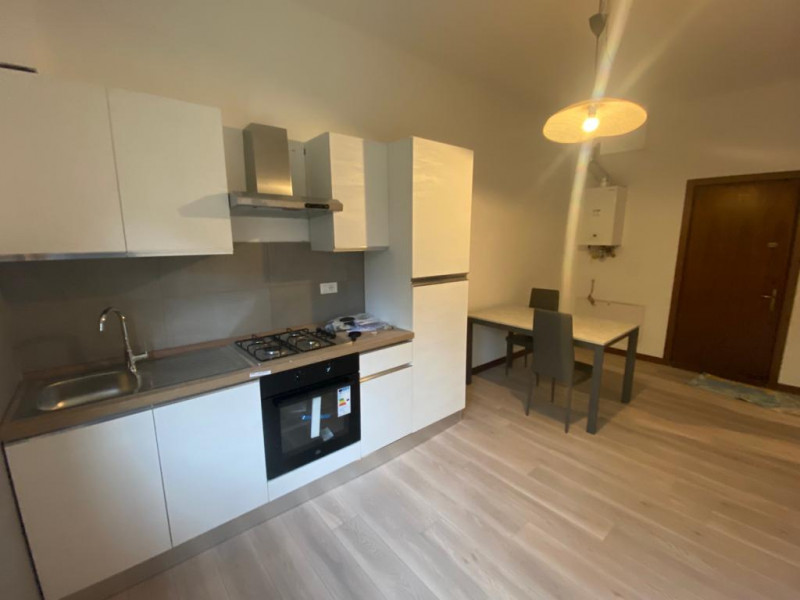 Proponiamo in affitto, in zona Arcella, appartamento al piano terra composto da ingresso, soggior...