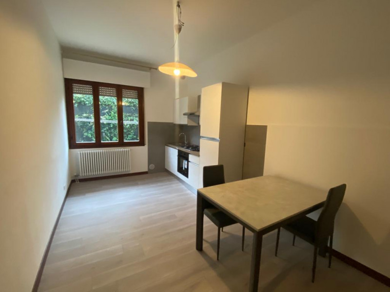 Proponiamo in affitto, in zona Arcella, appartamento al piano terra composto da ingresso, soggior...