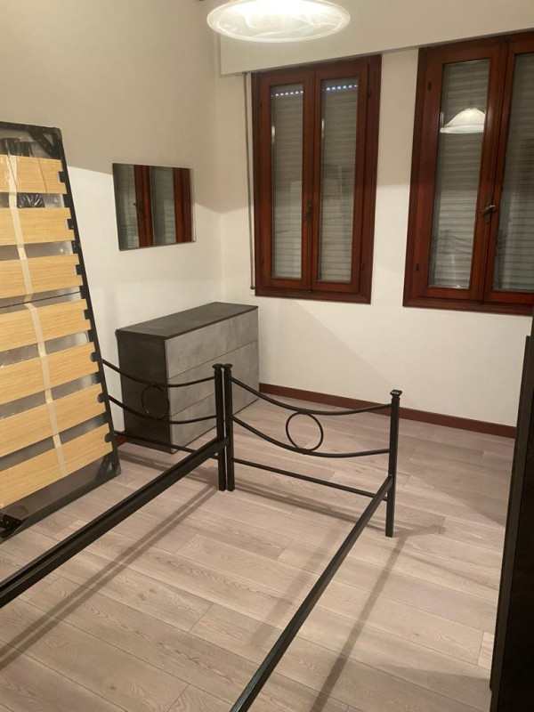 Proponiamo in affitto, in zona Arcella, appartamento al piano terra composto da ingresso, soggior...