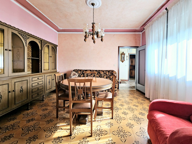 A Ponso, località Bresega, proponiamo in vendita porzione di bifamiliare con cortile e terreno su...