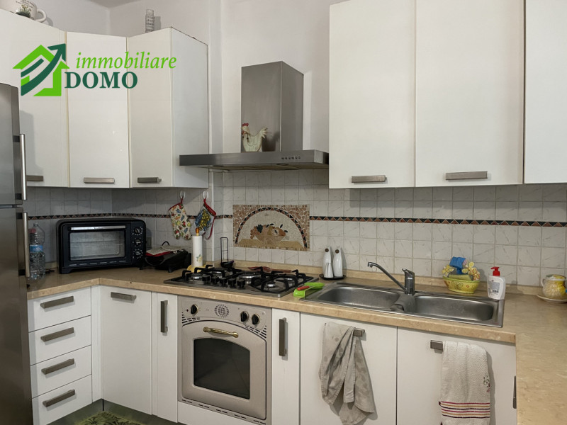 Schio: comodo a tutti i servizi, appartamento Bicamere, al piano terzo e ultimo su contesto di 6 ...