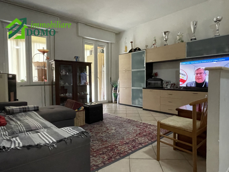 Schio: comodo a tutti i servizi, appartamento Bicamere, al piano terzo e ultimo su contesto di 6 ...