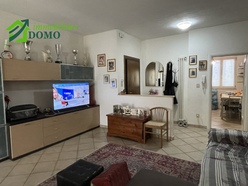 Schio: comodo a tutti i servizi, appartamento Bicamere, al piano terzo e ultimo su contesto di 6 ...