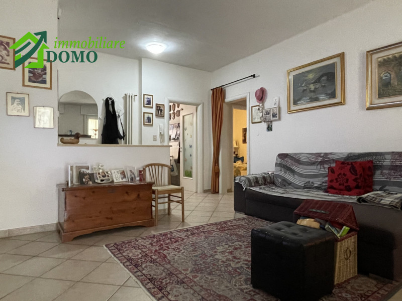 Schio: comodo a tutti i servizi, appartamento Bicamere, al piano terzo e ultimo su contesto di 6 ...