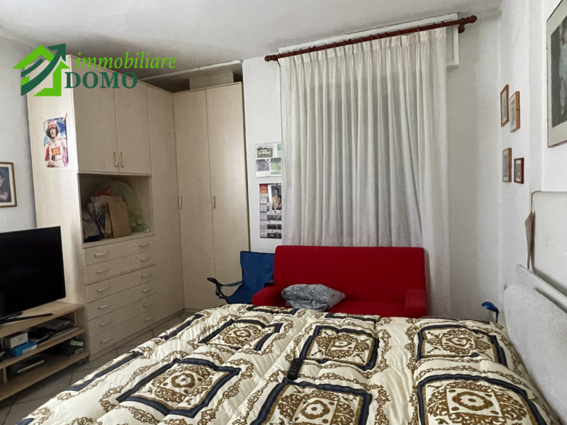 Schio: comodo a tutti i servizi, appartamento Bicamere, al piano terzo e ultimo su contesto di 6 ...