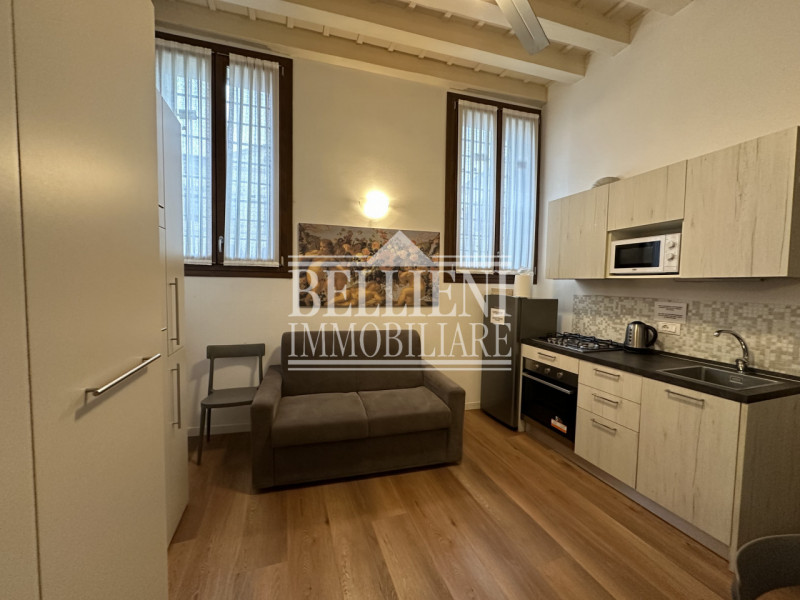 CONTRA' SANTI APOSTOLI: Nel cuore del centro storico di Vicenza in palazzo d'epoca recentemente r...