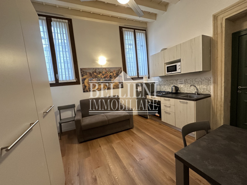 CONTRA' SANTI APOSTOLI: Nel cuore del centro storico di Vicenza in palazzo d'epoca recentemente r...