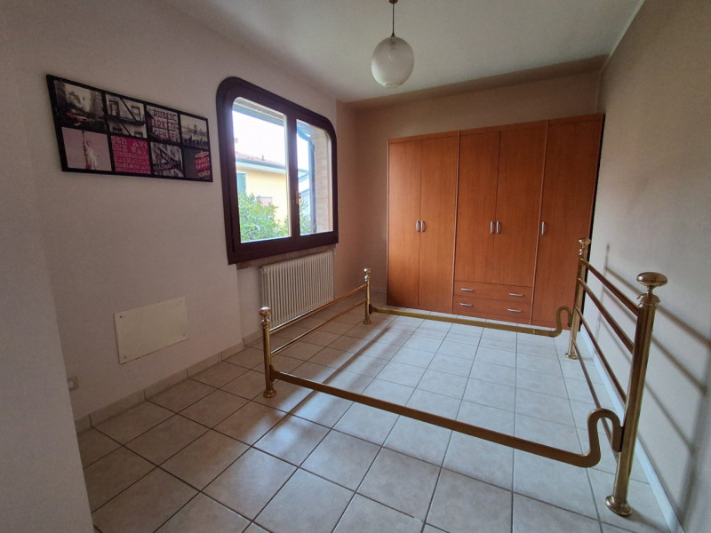 SAN PIETRO VIMINARIO: l'abitazione si distingue per la sua luminosità grazie alle grandi finestre...