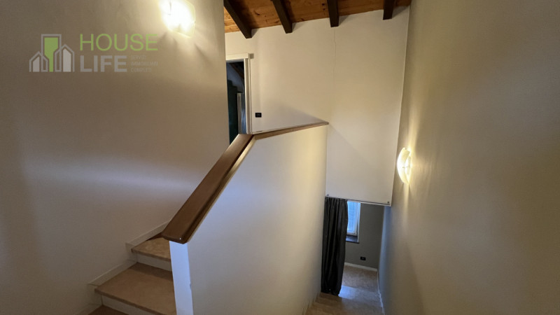 Zanè – In zona comoda al centro, CASA SINGOLA AFFIANCATA composta da soggiorno, cucina, camera ma...