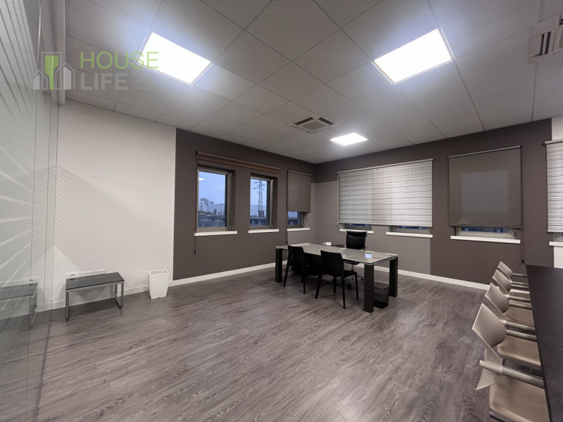 ZANE' - ZONA DIREZIONALE - COMMERCIALE DI PREGIO: Locale direzionale di mq 130 circa situato al p...