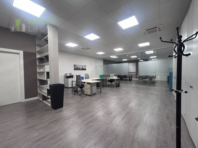 ZANE' - ZONA DIREZIONALE - COMMERCIALE DI PREGIO: Locale direzionale di mq 130 circa situato al p...