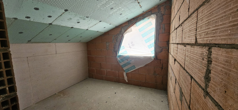 LEGNARO Località Casone. Proponiamo in vendita una nuova porzione di trifamiliare. L’immobile si ...