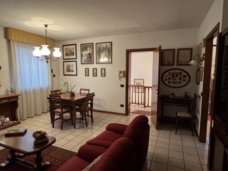 CARRE' - Loc. Pra Secco: all'interno di un residence in zona residenziale tranquilla e ricercata,...