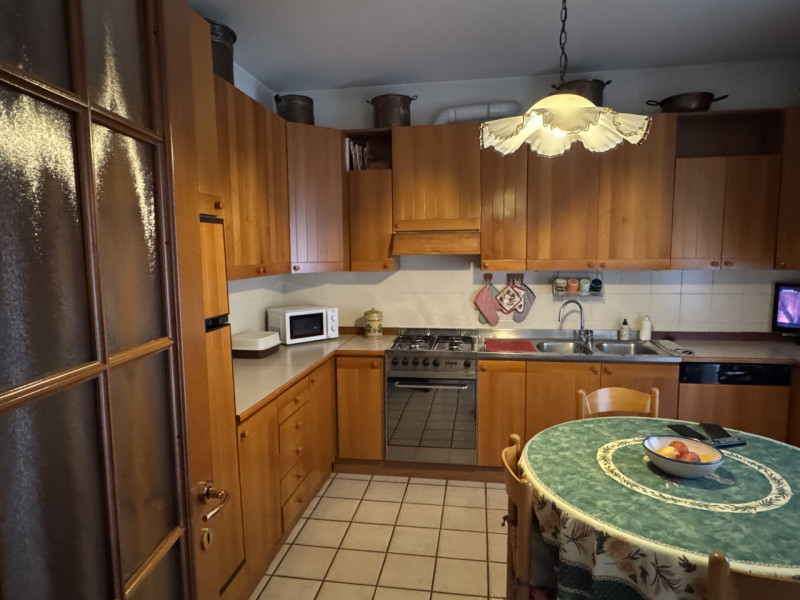 CARRE' - Loc. Pra Secco: all'interno di un residence in zona residenziale tranquilla e ricercata,...