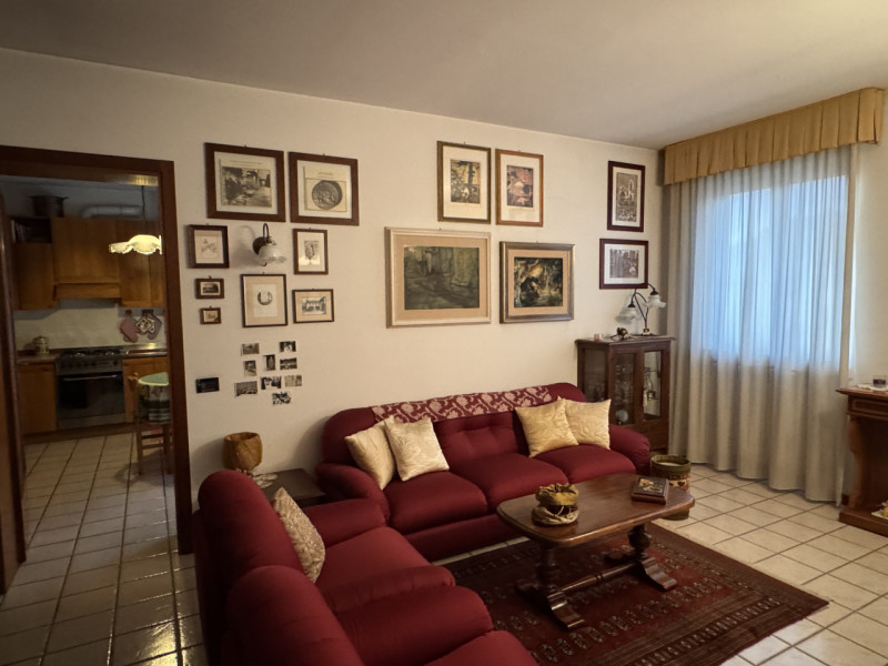 CARRE' - Loc. Pra Secco: all'interno di un residence in zona residenziale tranquilla e ricercata,...