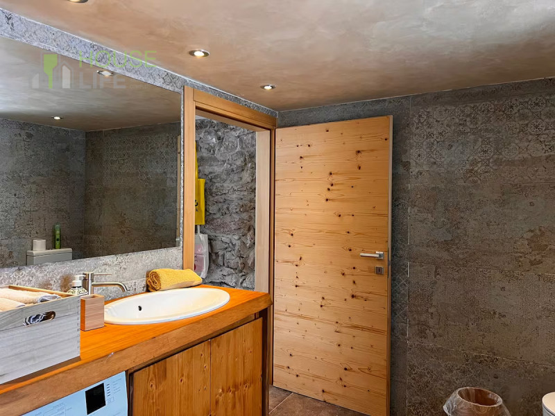 ROANA - TRESCHE CONCA - ELEGANTE CHALET DI MONTAGNA quadrilocale, tre camere, tre bagni, area est...