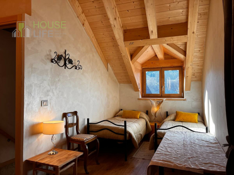 ROANA - TRESCHE CONCA - ELEGANTE CHALET DI MONTAGNA quadrilocale, tre camere, tre bagni, area est...