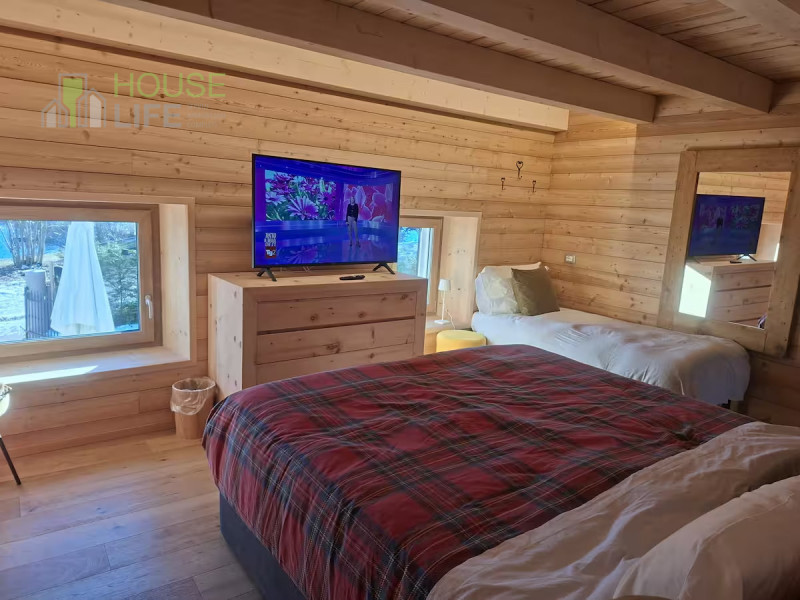 ROANA - TRESCHE CONCA - ELEGANTE CHALET DI MONTAGNA quadrilocale, tre camere, tre bagni, area est...