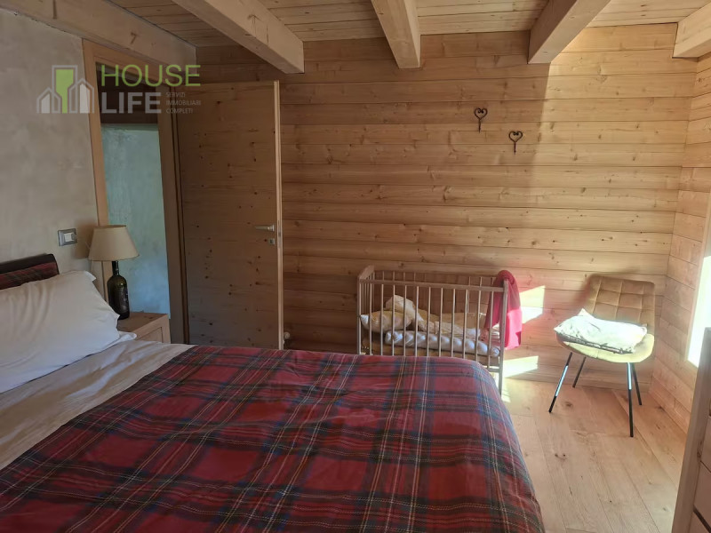 ROANA - TRESCHE CONCA - ELEGANTE CHALET DI MONTAGNA quadrilocale, tre camere, tre bagni, area est...