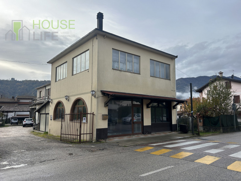 TORREBELVICINO: APPARTAMENTO BICAMERE attualmente locato al primo piano con grande locale commerc...