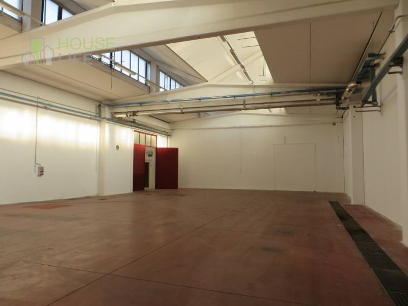 SCHIO - Z.I: CAPANNONE INDUSTRIALE di mq 1.000 circa H 6,00 mt con impianti, con terreno esterno ...