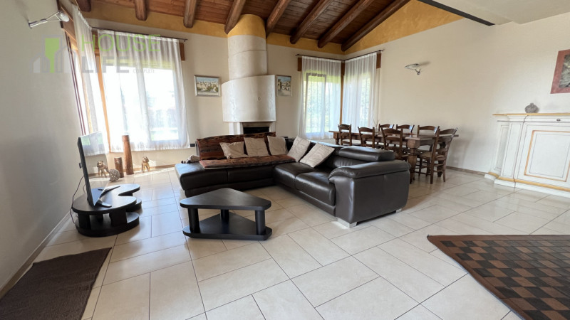 VERONA-MINERBE: Z.I. Capannone artigianale di 3.830 mq, suddivisa in un piano terra di 2.200 mq e...