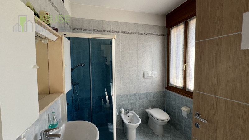 VERONA-MINERBE: Z.I. Capannone artigianale di 3.830 mq, suddivisa in un piano terra di 2.200 mq e...