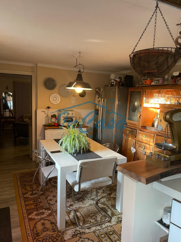 Scoprite questa fantastica porzione bifamiliare ristrutturata con cura e attenzione ai dettagli, ...