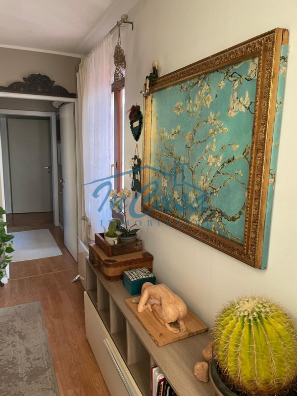 Scoprite questa fantastica porzione bifamiliare ristrutturata con cura e attenzione ai dettagli, ...