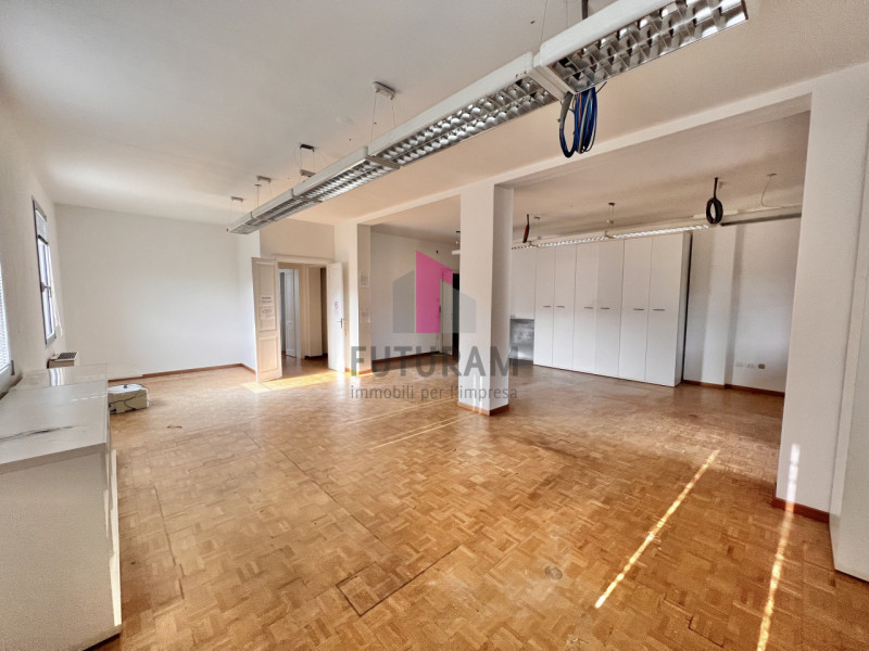 VICENZA EST/RIVIERA BERICA - RIF. 615FUTURAM - PER INFO 0444310220 - 3929183796

Si affitta capan...