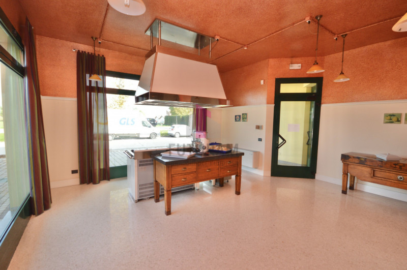 GRISIGNANO DI ZOCCO - RIF. 616FUTURAM - Per info 392/9183796 - 0444/310220 

Fronte strada statal...