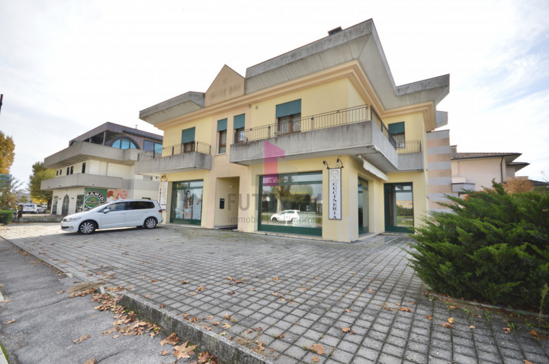 GRISIGNANO DI ZOCCO - RIF. 617FUTURAM - Per info 392/9183796 - 0444/310220 

Fronte strada statal...