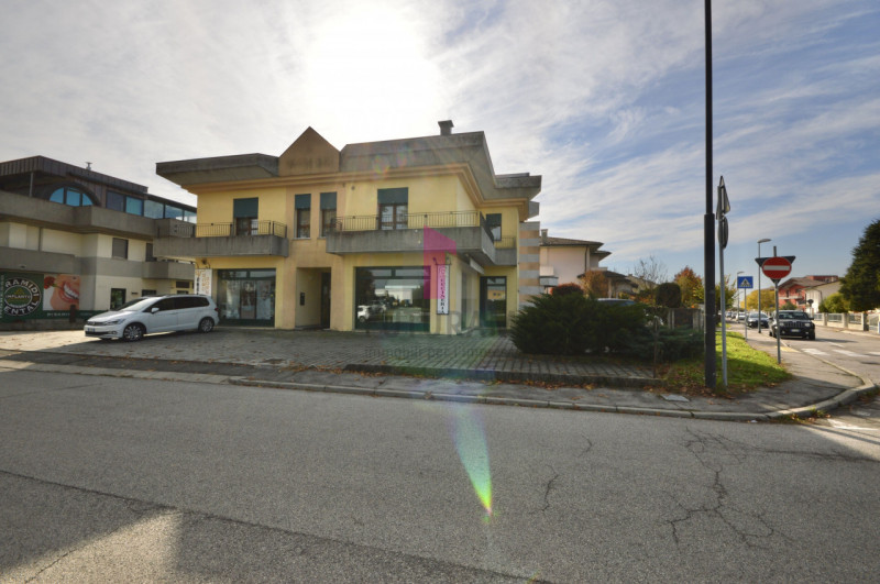 GRISIGNANO DI ZOCCO - RIF. 617FUTURAM - Per info 392/9183796 - 0444/310220 

Fronte strada statal...