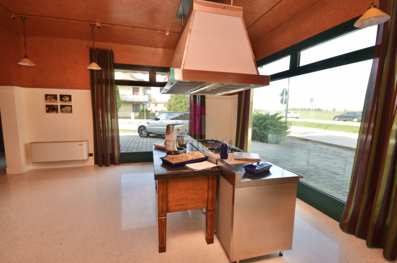 GRISIGNANO DI ZOCCO - RIF. 617FUTURAM - Per info 392/9183796 - 0444/310220 

Fronte strada statal...