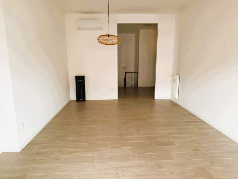 TRICAMERE RISTRUTTURATO CON TERRAZZO, TAVERNA E GARAGE DOPPIO. EURO 1300 MENSILI CANONE AGEVOLATO...