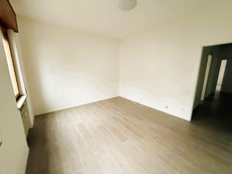 TRICAMERE RISTRUTTURATO CON TERRAZZO, TAVERNA E GARAGE DOPPIO. EURO 1300 MENSILI CANONE AGEVOLATO...