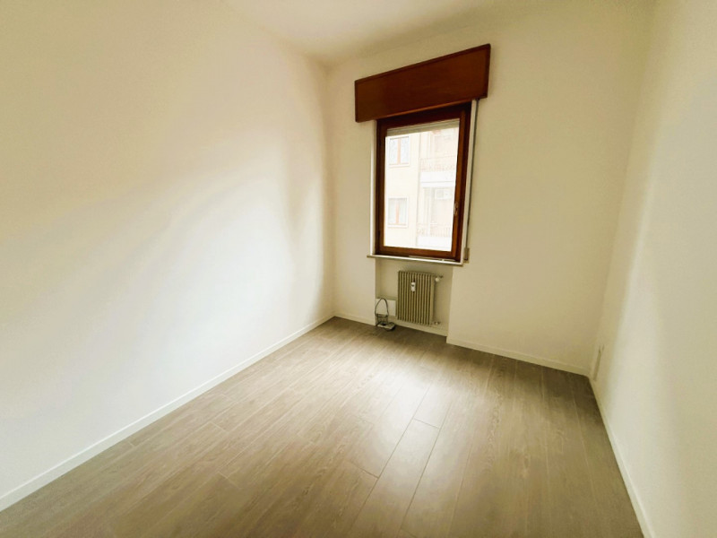 TRICAMERE RISTRUTTURATO CON TERRAZZO, TAVERNA E GARAGE DOPPIO. EURO 1300 MENSILI CANONE AGEVOLATO...