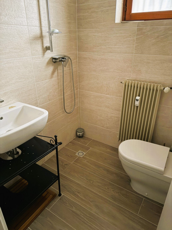 TRICAMERE RISTRUTTURATO CON TERRAZZO, TAVERNA E GARAGE DOPPIO. EURO 1300 MENSILI CANONE AGEVOLATO...