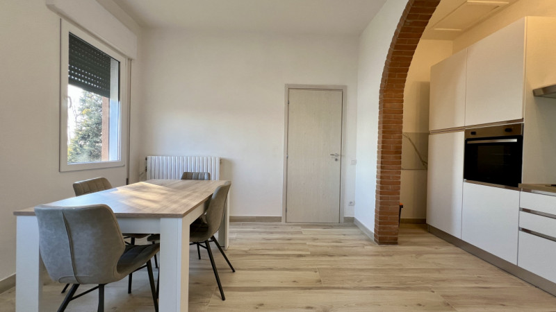 Disponibile in affitto bifamiliare disposta in orizzontale su un unico livello, al piano primo e ...