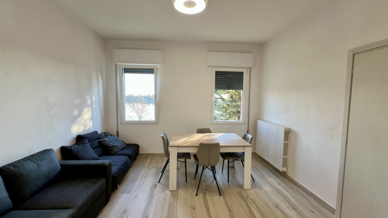 Disponibile in affitto bifamiliare disposta in orizzontale su un unico livello, al piano primo e ...